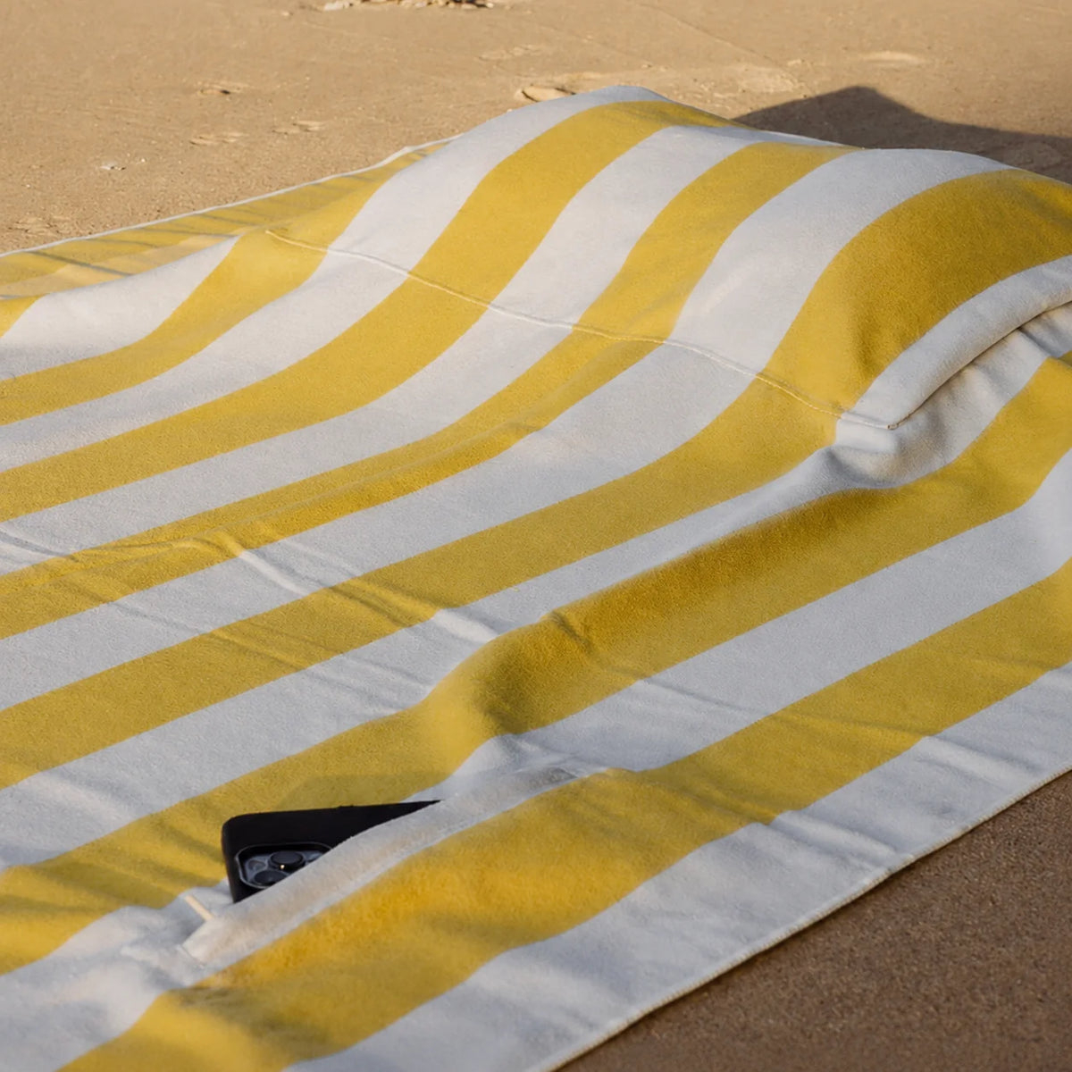 Naluu - Premium All-in-One Beach Towel