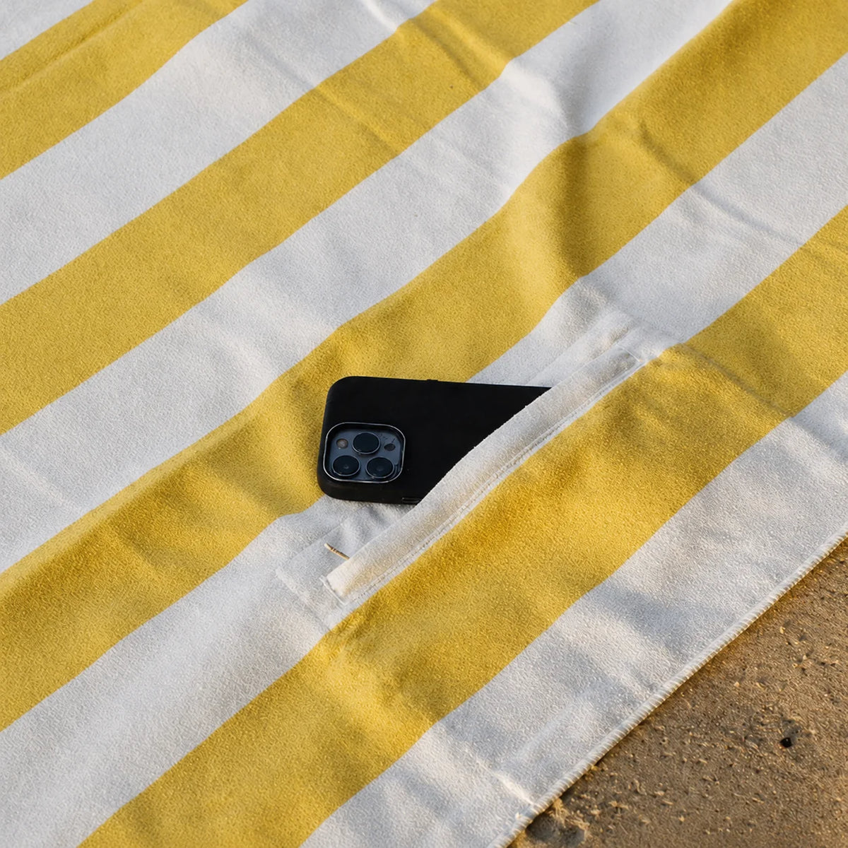 Naluu - Premium All-in-One Beach Towel