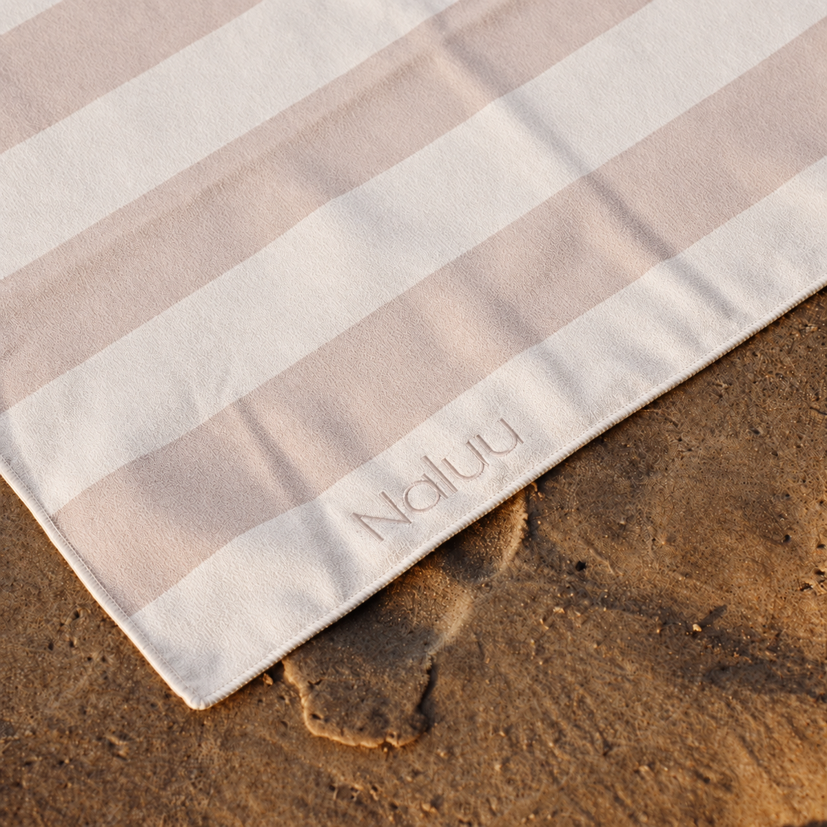 Naluu - Premium All-in-One Beach Towel